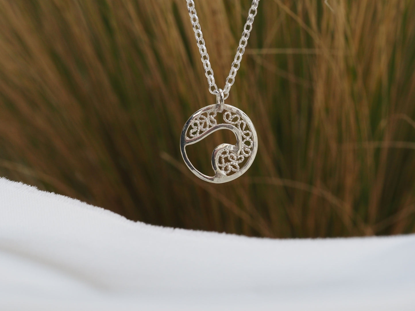 Collier en filigrane vague