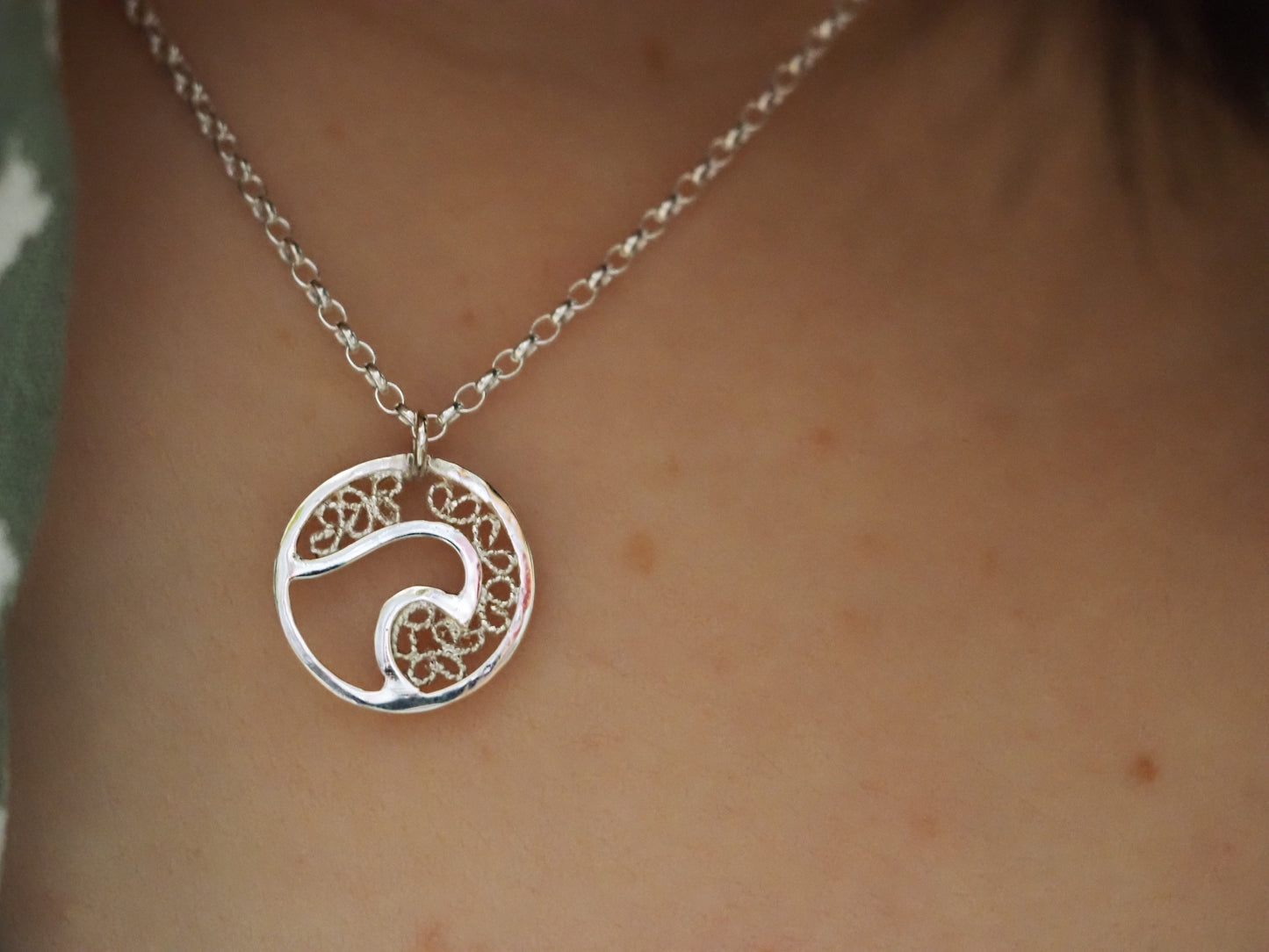Collier en filigrane vague