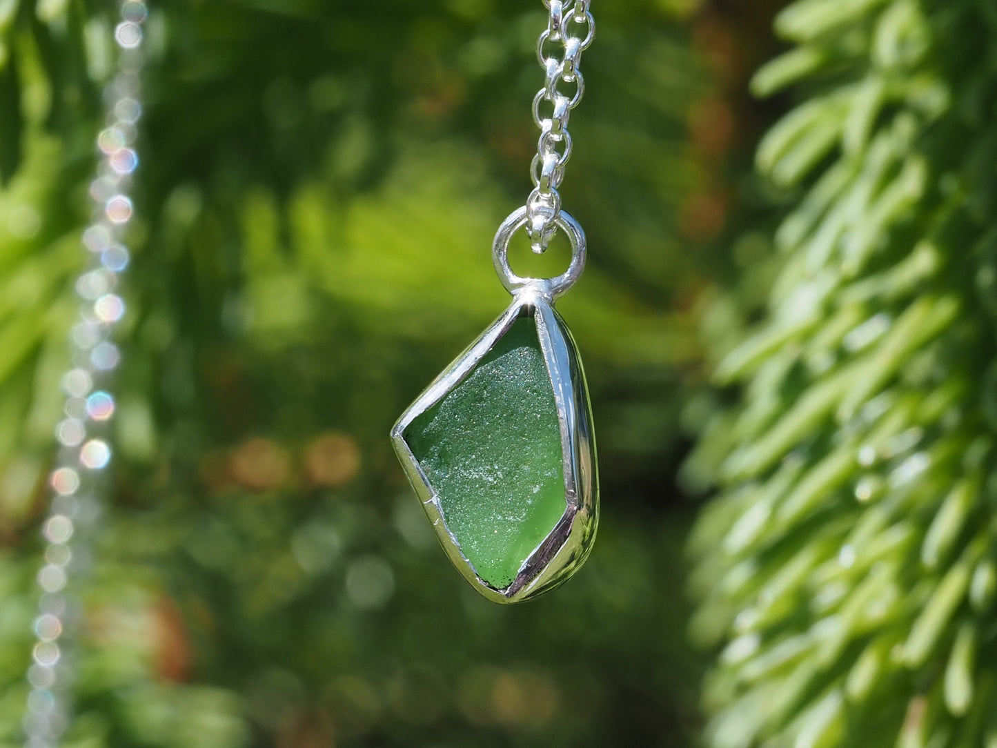 Collier en argent serti d'un verre poli