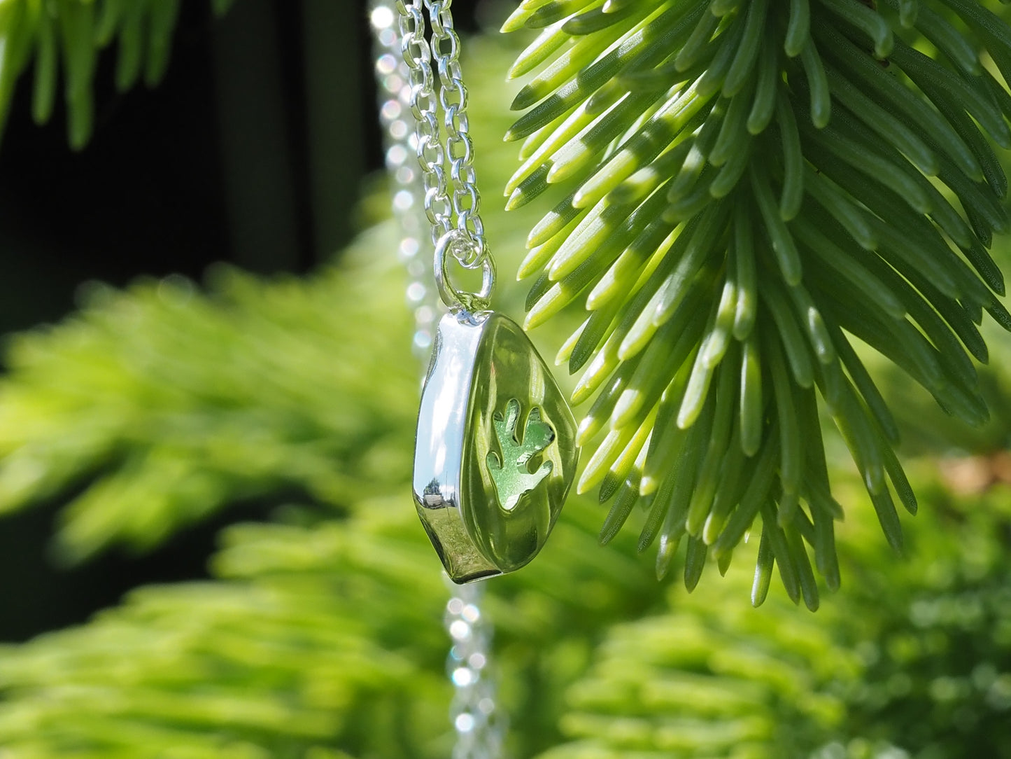 Collier en argent serti d'un verre poli