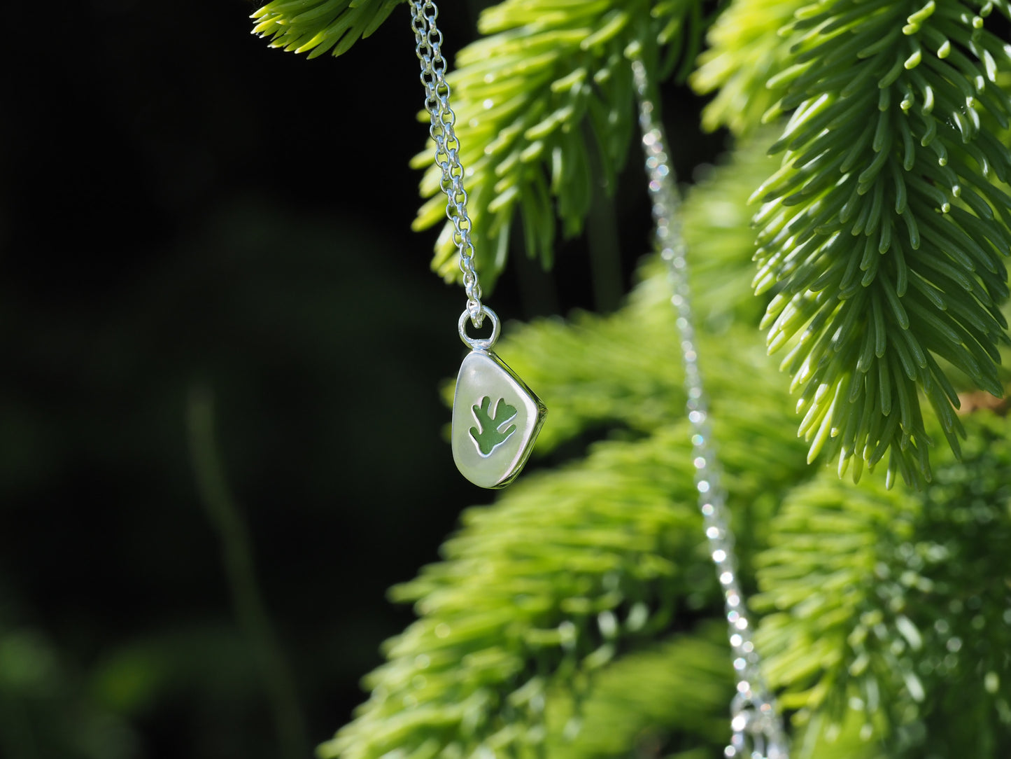 Collier en argent serti d'un verre poli